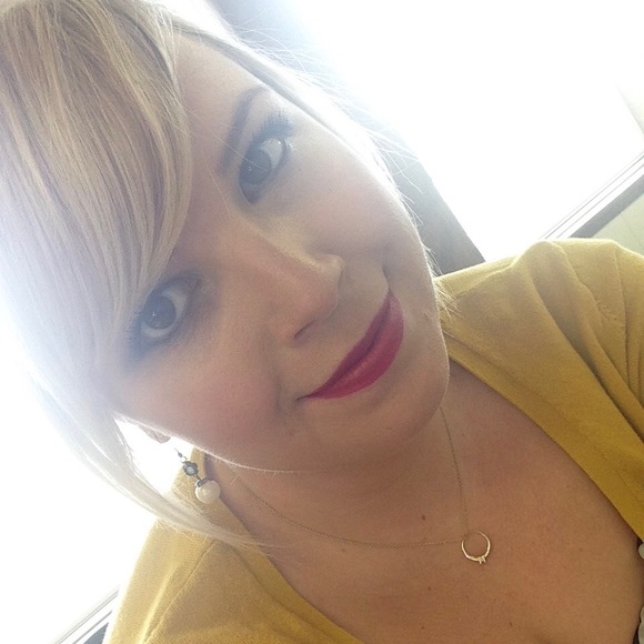 Meet your Posher, Melissa - Picture 3 of 3